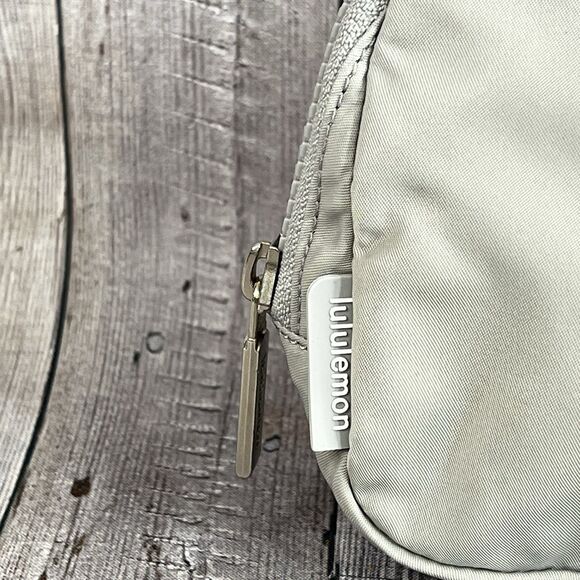 Lululemon Everywhere Womens Belt Bag Gray - Picture 3 of 10